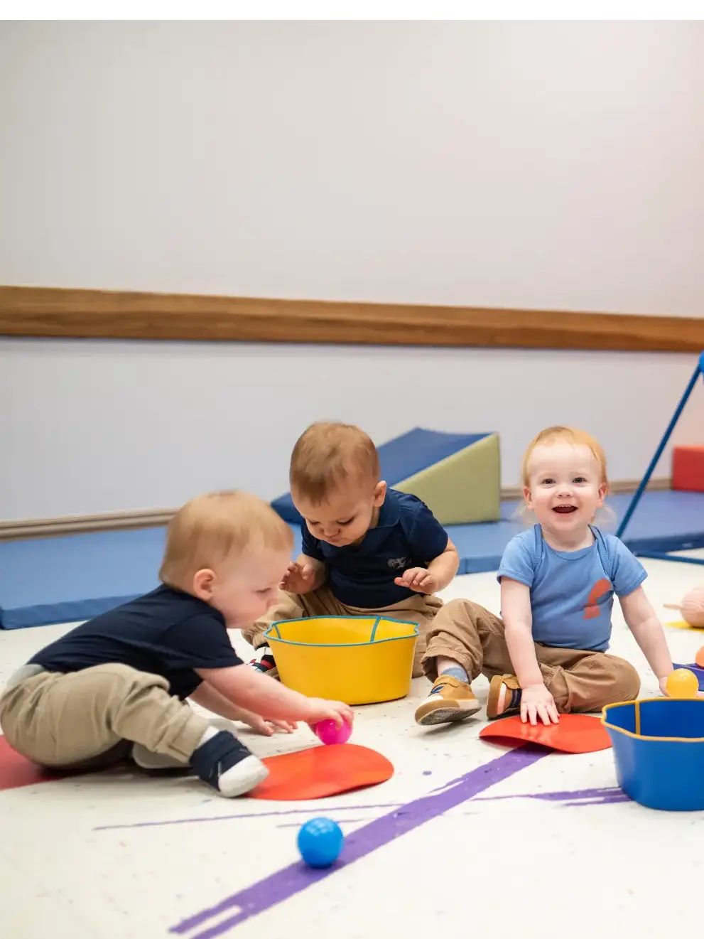 Playing infants | Inic Preschool